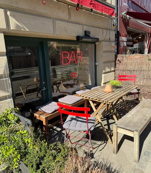 Interiør og stemning hos Daisy Kunstbar